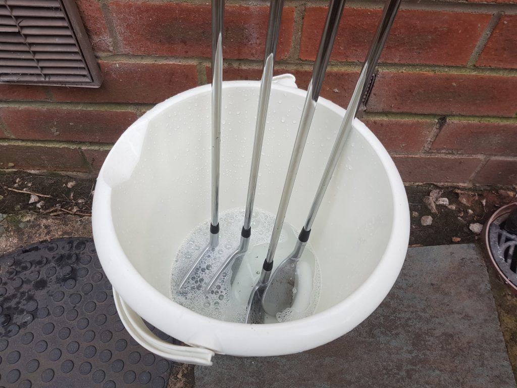 how to clean golf clubs