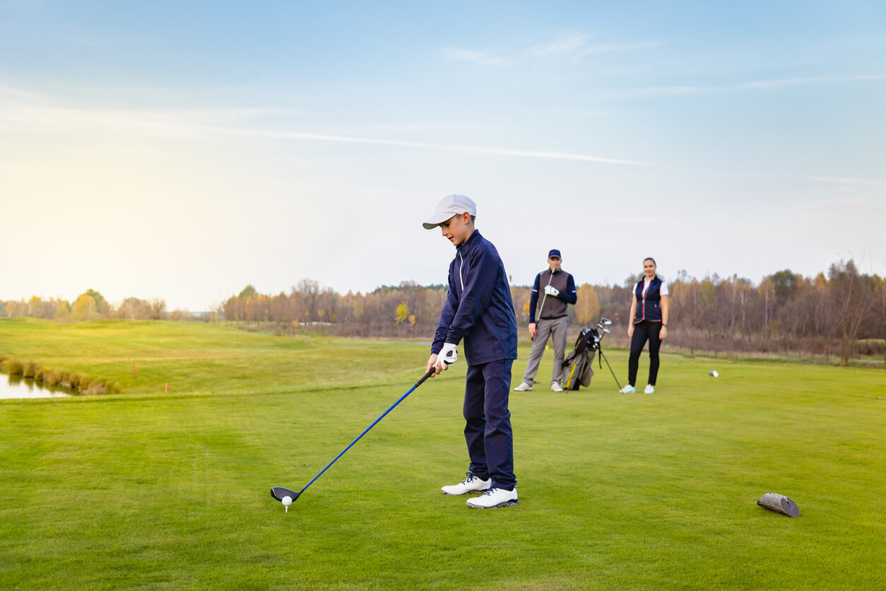 kid-playing-golf-on-course