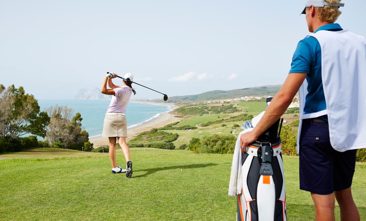 How to become a golf caddie