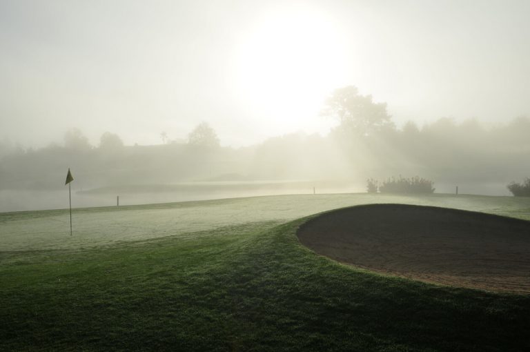 golf-course-misty